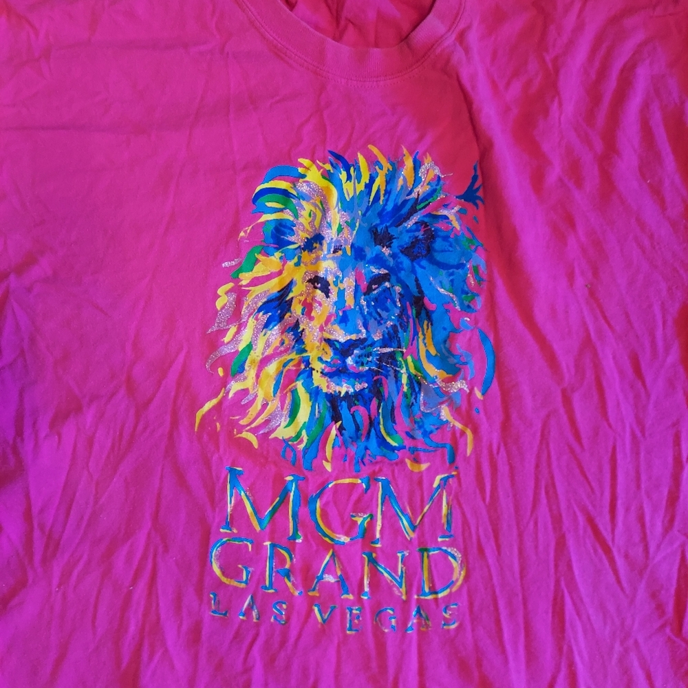 MGM retro rainbow lion  hot pink fantasy tee shirt xl MGM VEGAS